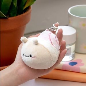 NWT Smoko 🎁giftable🎄mochi plush Kargo snail keychain plushie holiday